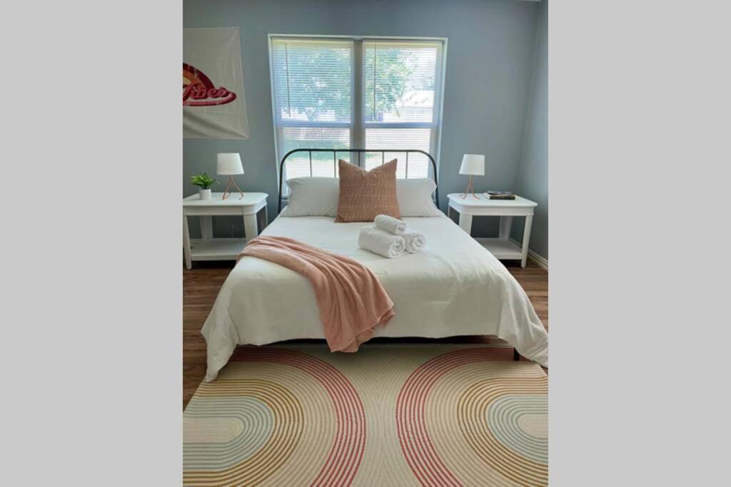 **Min Frm Dwntwn Fort Worth*Modern*Cozy*Townhome** Экстерьер фото